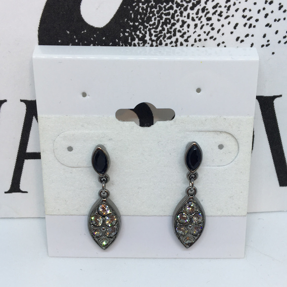 Beautiful Swarovski Crystal & 14K Pierced Earrings DISCONTINUTED - Picture 4 of 5